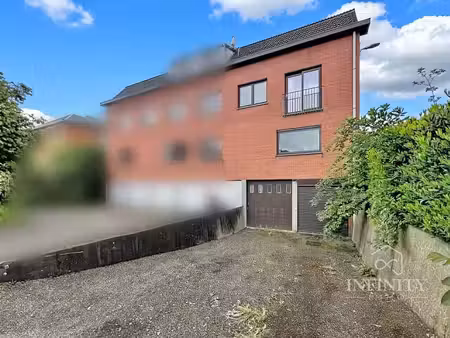 ensemble d'un appartement & rdc commercial - garage