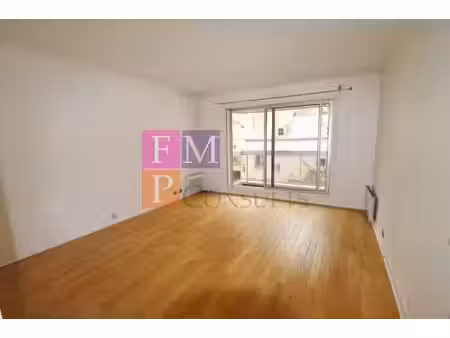 neuilly sur seine t2 balcon /parking/cave