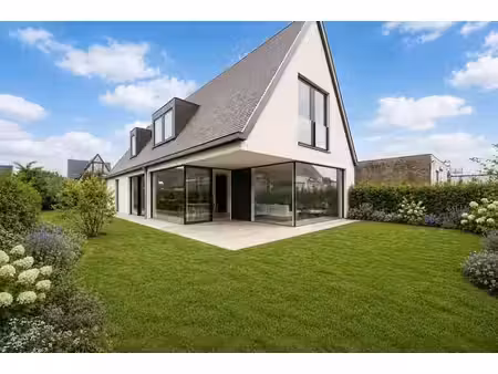 villa neuve exclusive avec jardin et finitions luxueuses