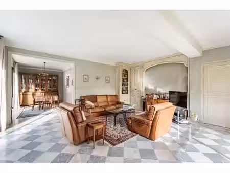 maison de luxe à vendre dans le quartier chateau de vaucresson