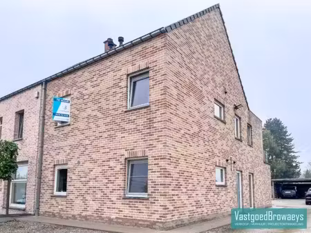 instapklaar appartement met terras en garage