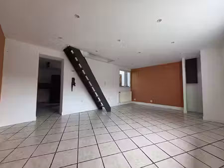 maison calais 2 chambres et une cour