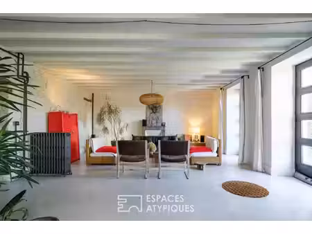 maison de caractère entre béton et pierres au coeur du marais