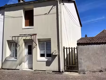 maison 2 chambres avec terrain et petites dépendances