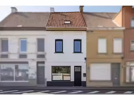 maison entièrement rénovée et avec espace extérieur!