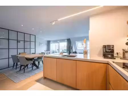 appartement en duplex à vendre à knokke avec une grande ter