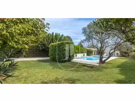villa avec piscine et jardin velleron (84)