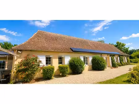 longère périgourdine de caractère avec piscine et gîte aux portes de bergerac