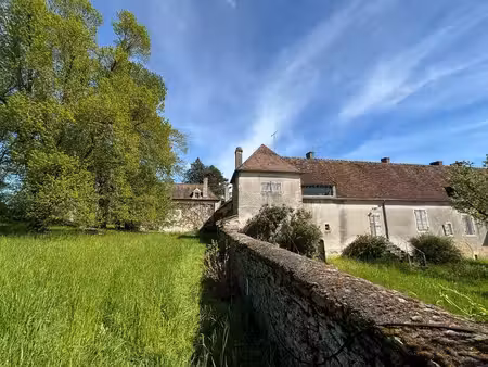 bourgogne du sud – en direction de cluny – vaste et belle demeure du 18ème