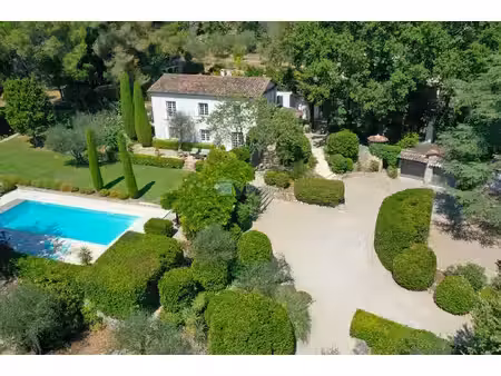 propriété de 265 m² avec un parc de 7592 m² sur spéracèdes limite peymeinade