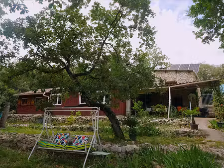 petit paradis autonome au cœur de la forêt à sauve (gard)