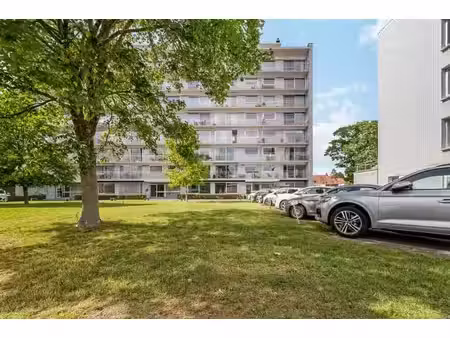 appartement rénové très bien situé à bruges