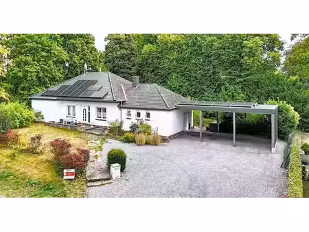 großzügige bungalow-villa mit garten und vielseitigem wohnpo