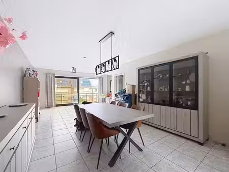 spacieux duplex de 4 chambres + garage