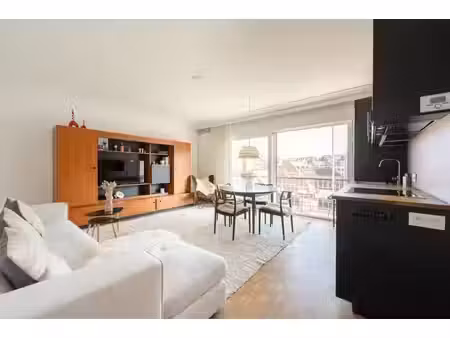 appartement parfaitement entretenu  idéalement situé à proxi