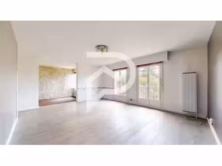 dpe c - appartement 4 pièces de 87 m2 avec 2 ou 3 chambres  box et parking