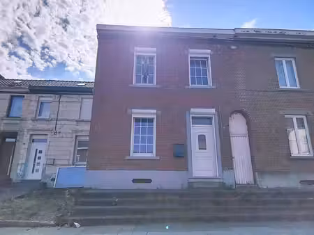 très belle maison 4 chambre avec vaste jardin!