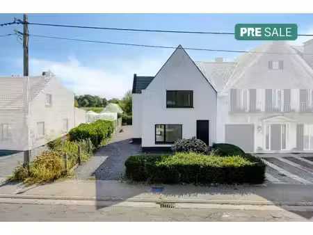 volledig gerenoveerde halfopen woning in hartje ertvelde