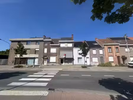 maison spacieuse avec sortie et grand garage.