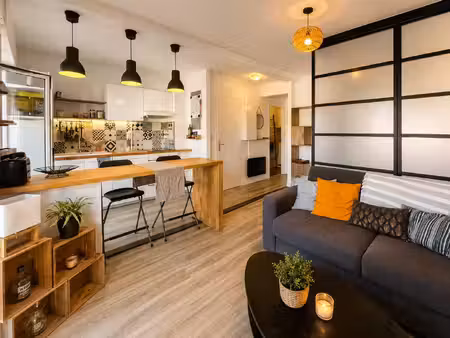 biarritz saint-charles t1 bis rénové avec balcon  à deux p