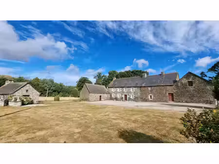 côtes-d'armor  laniscat  authentique corps de ferme du xviiie siècle  charme & dépendances