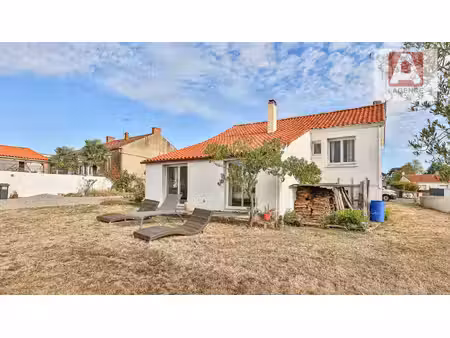 maison 3 chambres / 82 m² habitable/ 734 m² de terrain