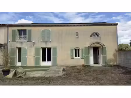 maison à saint aubin de blaye