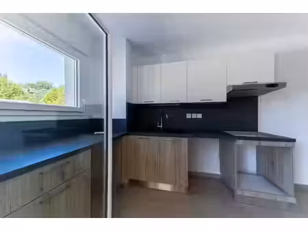 location appartement 2 pièces 46 m² à la destrousse (13112)  722 €