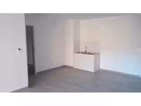 location appartement 2 pièces 41 m² à roquevaire (13360)  772 €