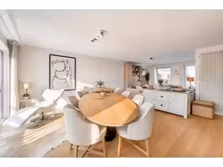 penthouse-duplex avec +/- 40m² de terrasses baigné de lumièr