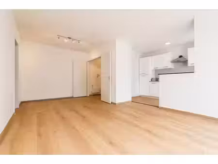 a louer : appartement 2 chambres rénové au rdc à verviers