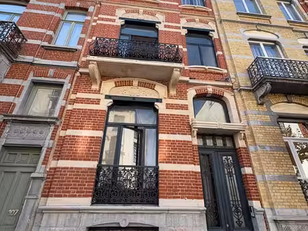 châtelain – maison de caractère ±250 m² 6 chambres – jardin