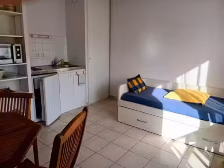 location meublée appartement 1 pièce 21 m² à quimper (29000)  440 €