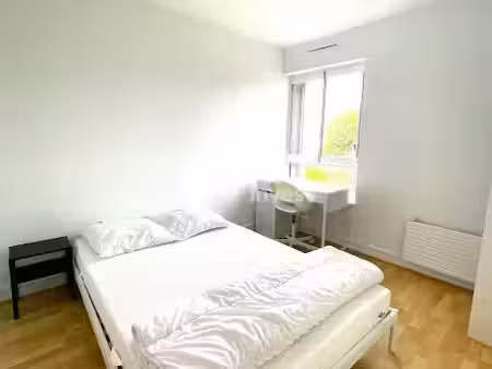 location meublée appartement 5 pièces 89.85 m² à champs-sur-marne (77420)  605 €