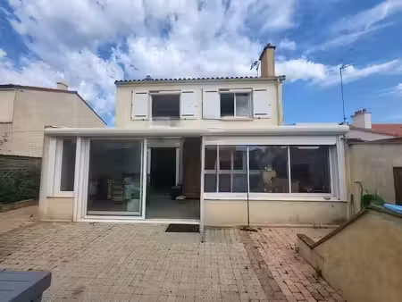 vente maison 6 pièces 110 m² à fontenay-le-comte (85200)  140 000 €
