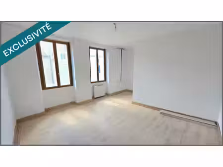 immeuble sur deux niveaux comprenant studio et t2 pour 76 m² habitables