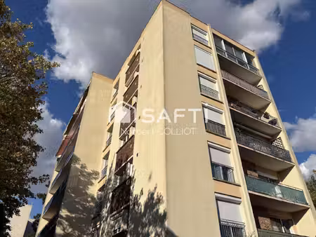 studio rénové  dernier étage  fort rendement locatif