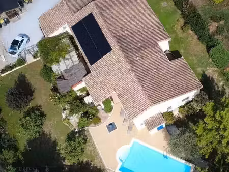 pavillon de plain-pied avec piscine