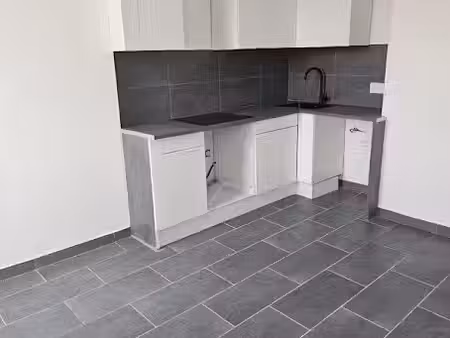 location appartement 2 pièces 28 m² à marseille 15ème (13015)  650 €
