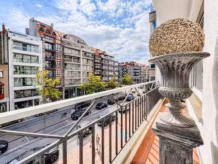appartement exceptionnellement spacieux (environ 200 m²) ave