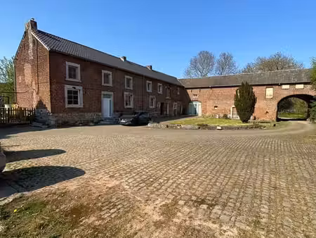 charmante maison 2 ch. à faimes  cour pavée (47)