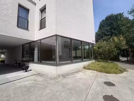 belle propriété commerciale (58 m²) dans un emplacement priv