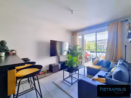 t2 46m² - étage élevé - terrasse couverte - garage en sous s