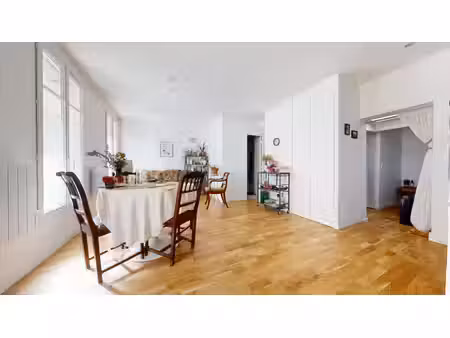 **aux portes de paris 15 - 2/3 pièces entièrement rénové**