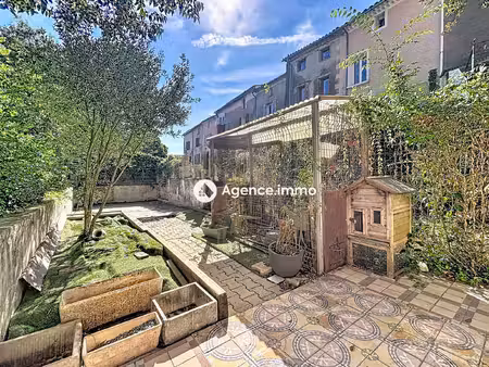 maison de village avec extérieur