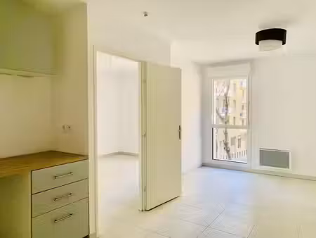 location appartement 2 pièces 38 m² à marseille 7ème (13007)  900 €