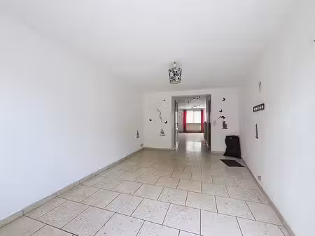 bonne et agréable maison 2 chambres avec cour rénovée en 201