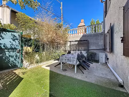 aigues-mortes - appartement p4 avec grande cour - secteur gare
