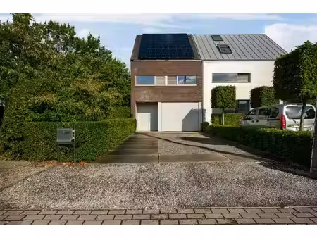 prachtige instapklare woning met 3 slpkrs op een toploca...