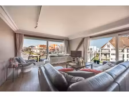 meublé: appartement de coin avec vues ouvertes au casino!